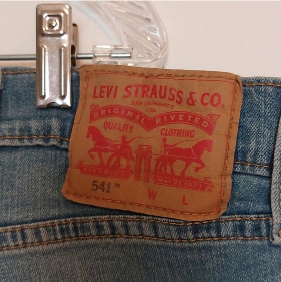 Levi's 541 Men's Tapered Leg Light Wash Blue Jeans Size 44W 29L Actual Size - Picture 5 of 12